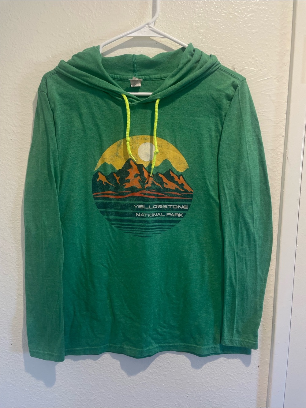 Gildan Yellowstone National Park Green Graphic Pullover Hoodie Men’s M